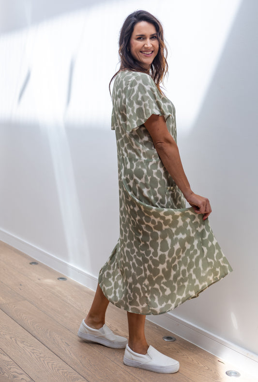 Mila Flow Panel Dress